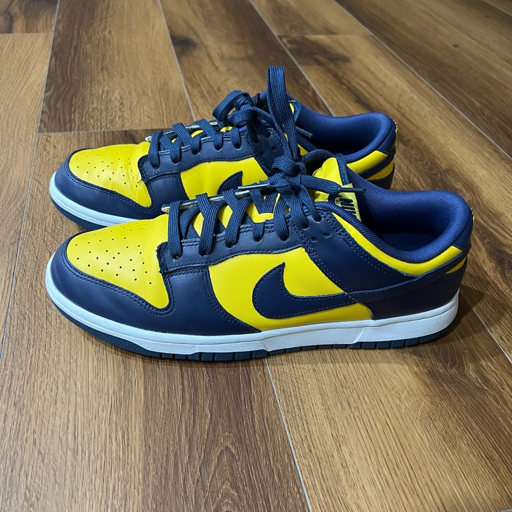 Nike Dunks Low “Michigan”
